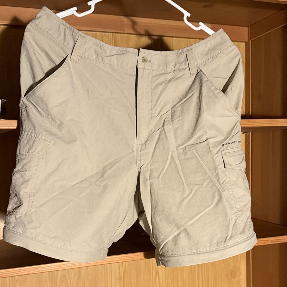 Columbia Tan Omnishade Cargo Shorts